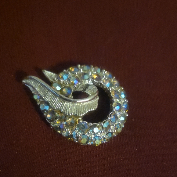 Vintage Elegant Silver Crystal Brooch - Picture 3 of 6